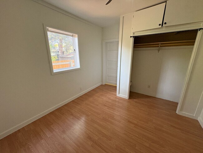 Foto del edificio - COZY 1 BEDROOM, 1 BATH APARTMENT LOCATED I...