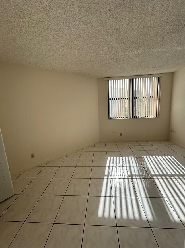 Foto del edificio - 216 Lake Pointe Dr
