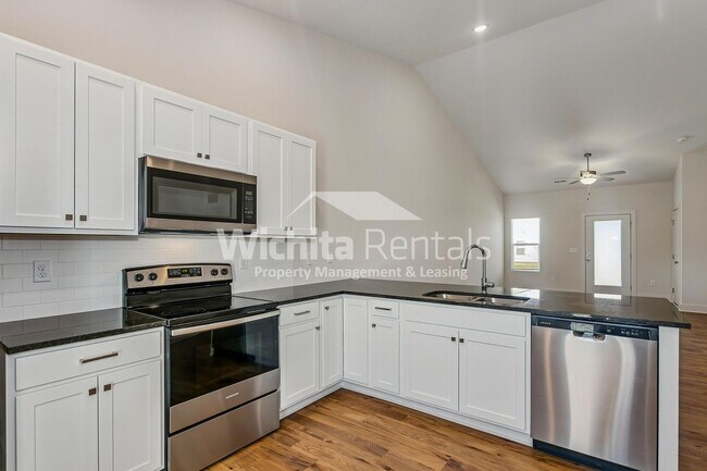 Foto del edificio - 12868-12868 W Wheatland Ct
