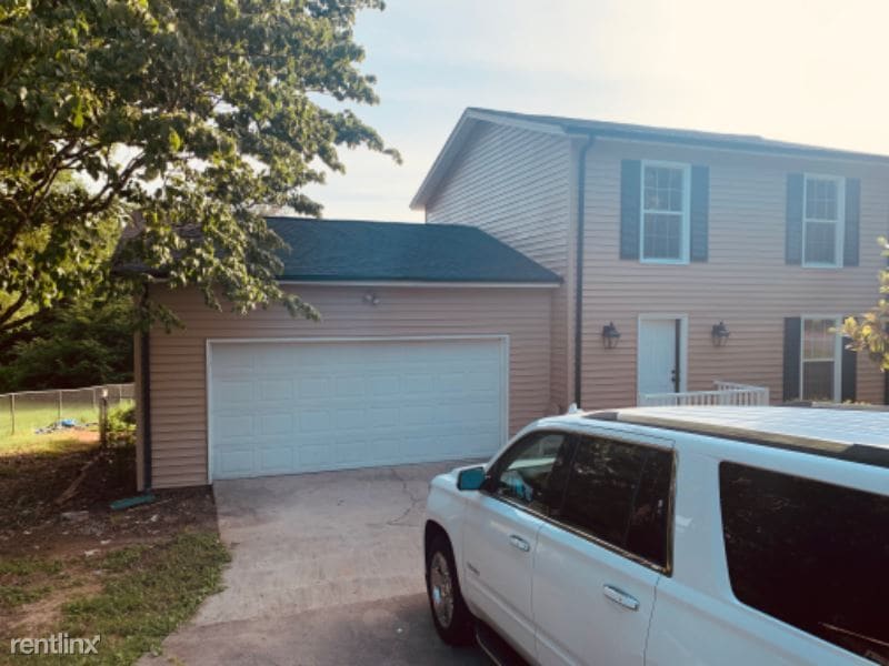 1130 Cloninger Mill Rd NE, Hickory, NC 28601 House for Rent in