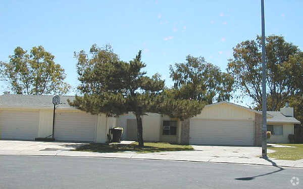 Foto principal - Stockton Triplex