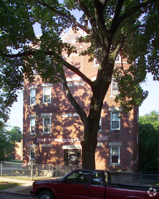 Building Photo - 24 Coomes St