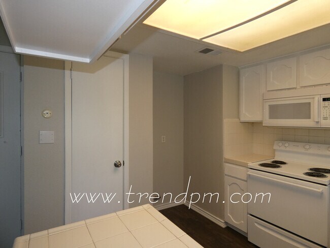 Building Photo - 6625 Richardson Dr