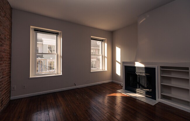 Building Photo - 1415 Hopkins St NW