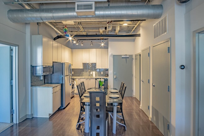 Foto del edificio - 550 W Peachtree St NW