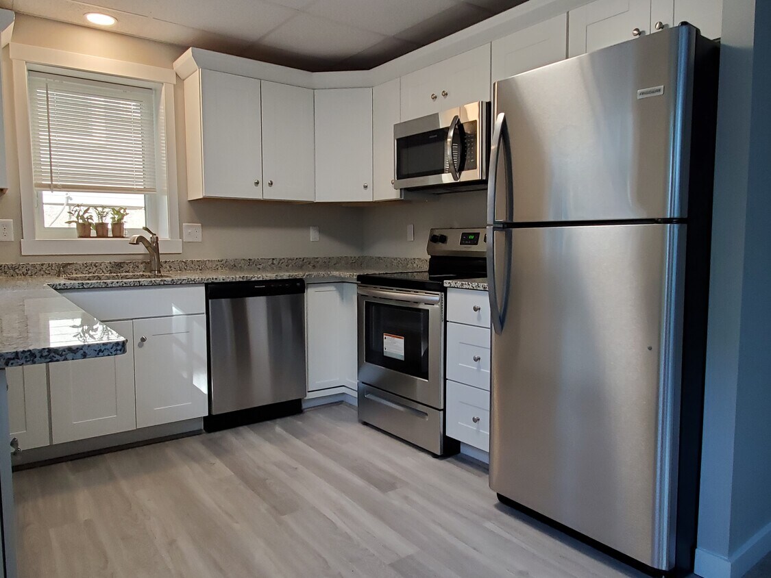 Brand new kitchen stainless steel appliances - 2 Walker Ct