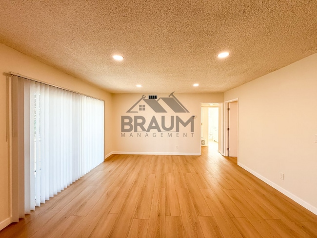 Building Photo - 6041 Whitsett Ave