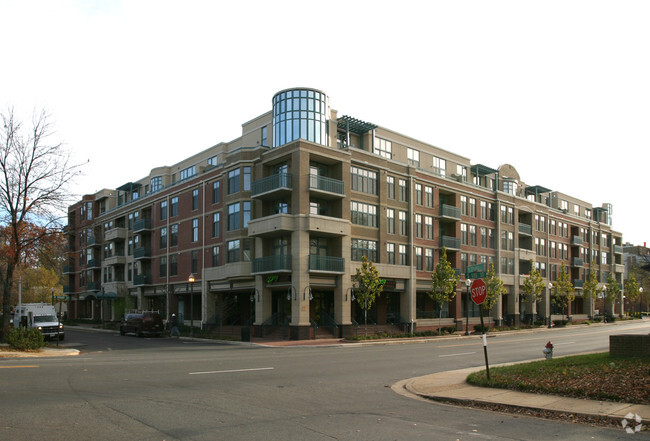 Building Photo - The Broadway