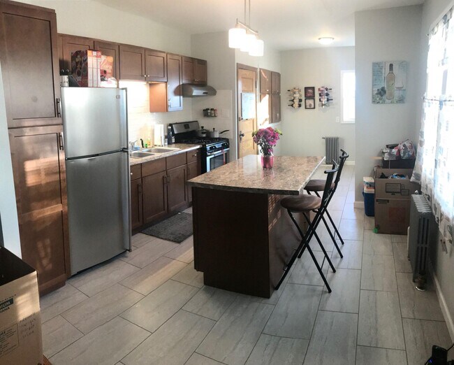 kitchen - 128 Hubbard St
