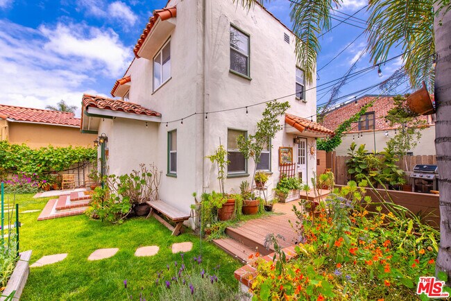 Foto del edificio - 9014 Elevado Ave