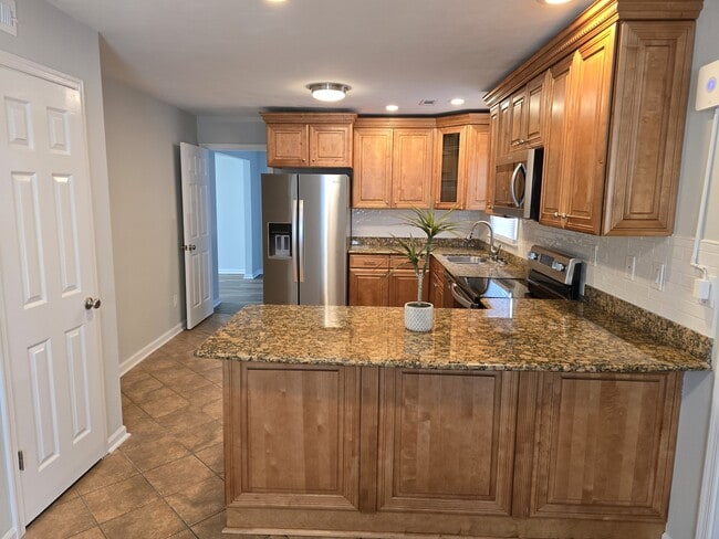 Kitchen - 1584 Boles Pl