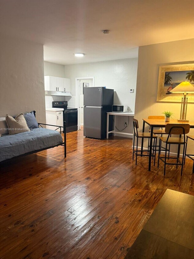 Foto principal - 1289 Marseille Dr