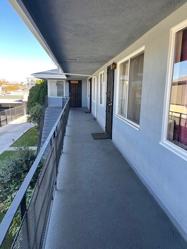 Building Photo - 6122 Brynhurst Ave
