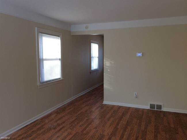 Building Photo - 2 br, 1 bath Duplex - 21811 Coolidge Hwy C...