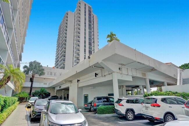 Building Photo - 20515 E Country Club Dr