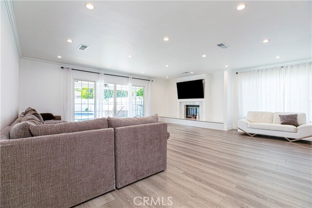 Foto del edificio - 9441 Woodley Ave