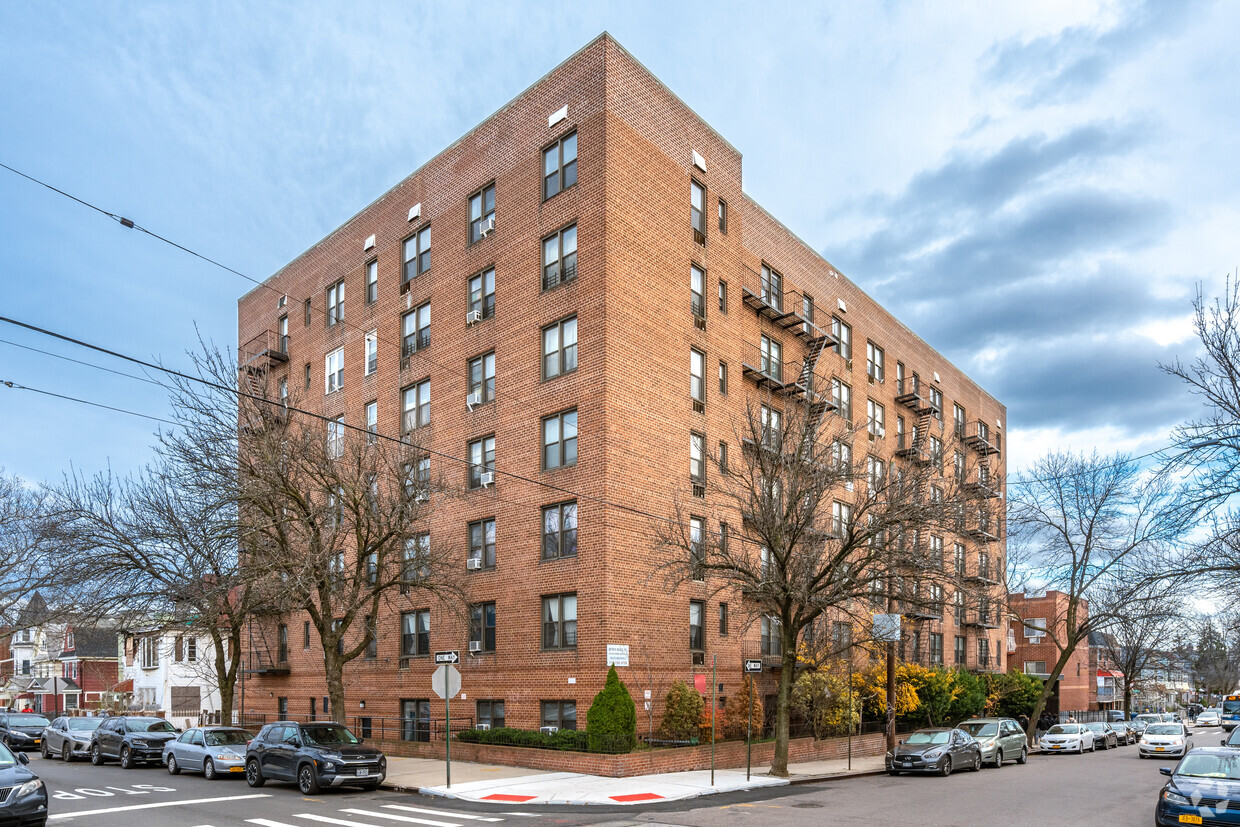 Primary Photo - 5311 90th St