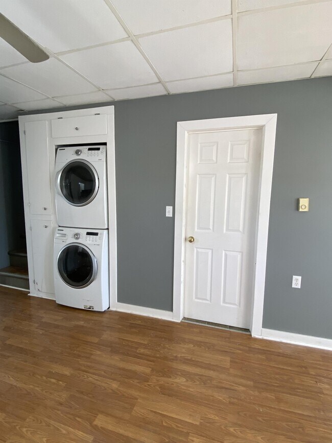 Building Photo - 1804 Chem. Saint-Ignace Station