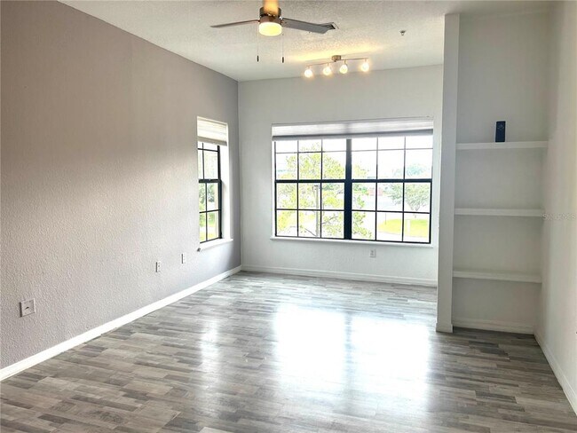 Foto del edificio - 6137 Metrowest Blvd