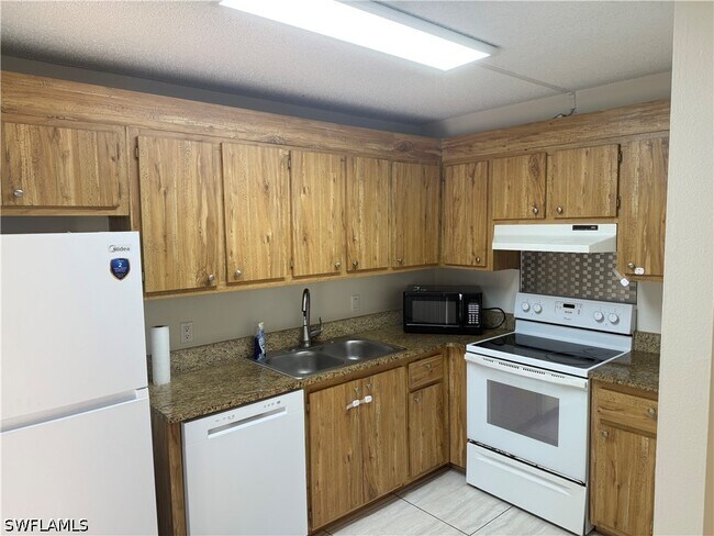 Foto del edificio - 1531 Park Meadows Dr