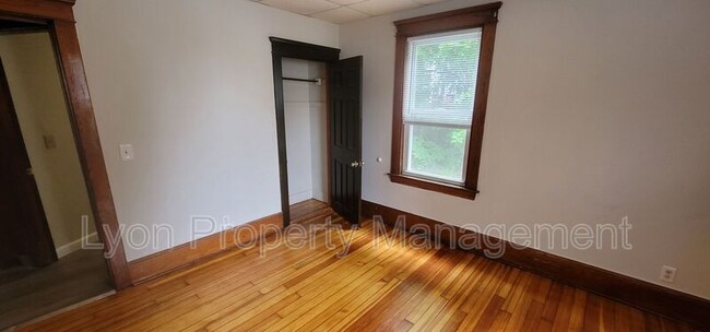Building Photo - 522 Willow St