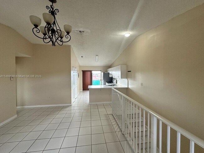 Foto del edificio - 3375 W 76th St