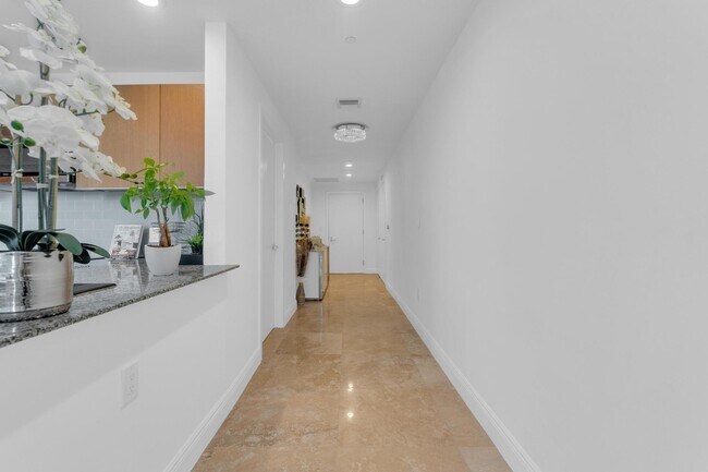 Building Photo - 1050 Brickell Ave