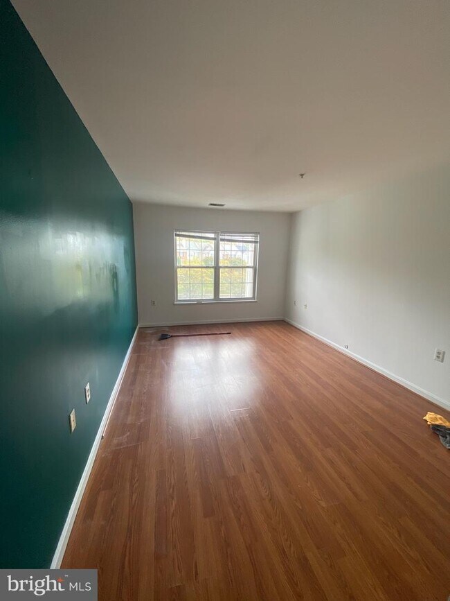 Building Photo - 6640 Lake Park Dr