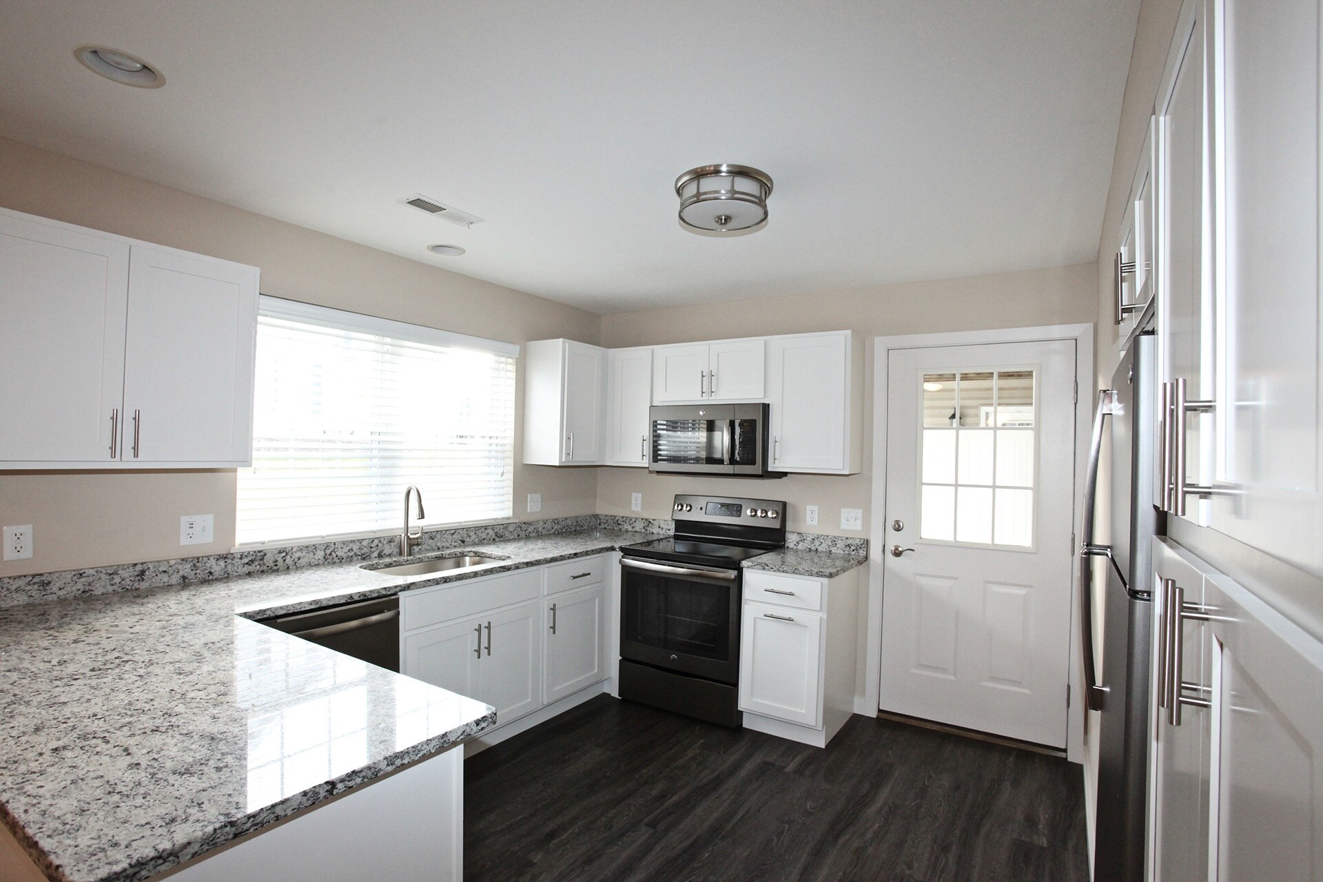 Stonebrooke Village Apartments – photo 4