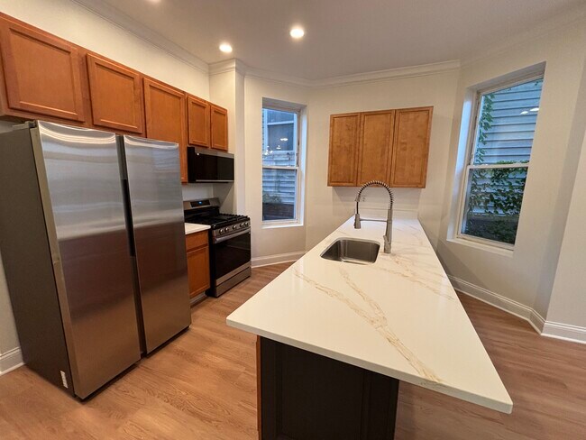 Kitchen - 2608 W Evergreen Ave