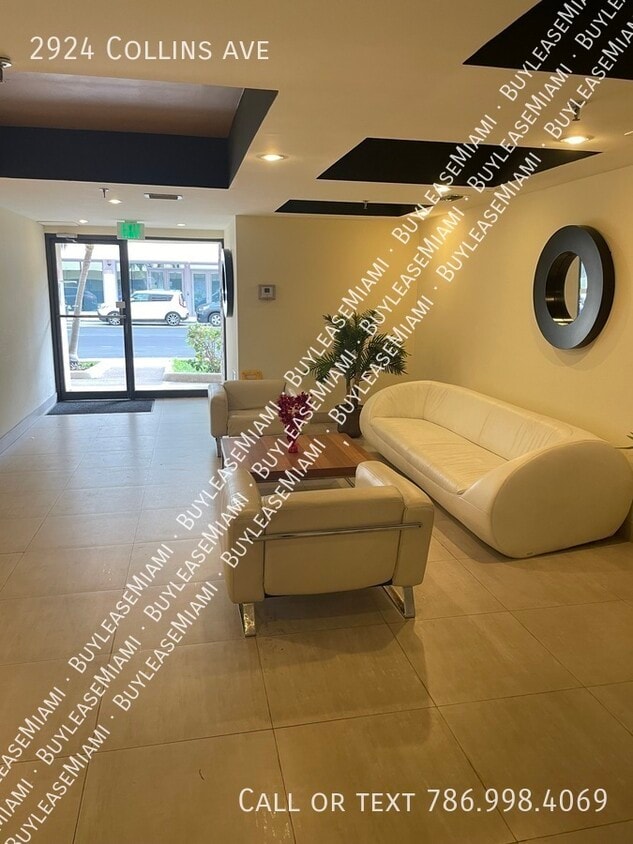 Building Photo - 2924 Collins Ave