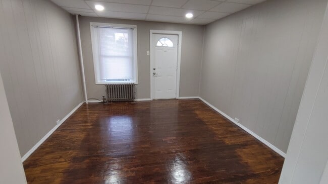 Building Photo - 618 Deacon St