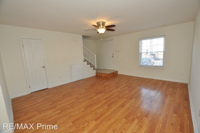 Building Photo - 3 br, 2.5 bath House - 917 Ketch Ct