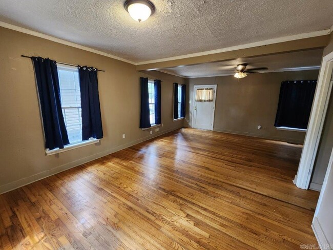 Building Photo - 212 Goshen Ave