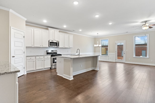 Building Photo - Single Family 3 Bedroom Townhome in Woodst...