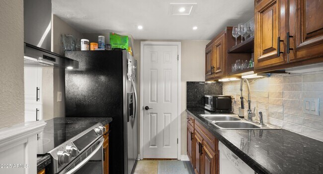 Foto del edificio - 8135 N 32nd Dr