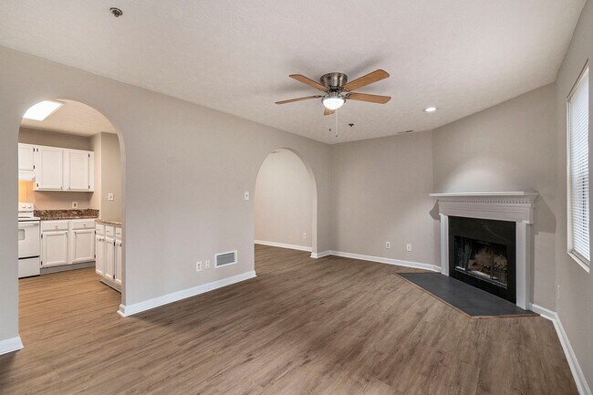 Building Photo - Renoved 3BR/2.5BA Townhome in Decatur!