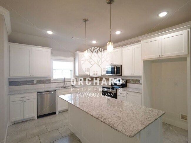 Foto del edificio - Tontitown- Single-Family Home- Stunning Ma...