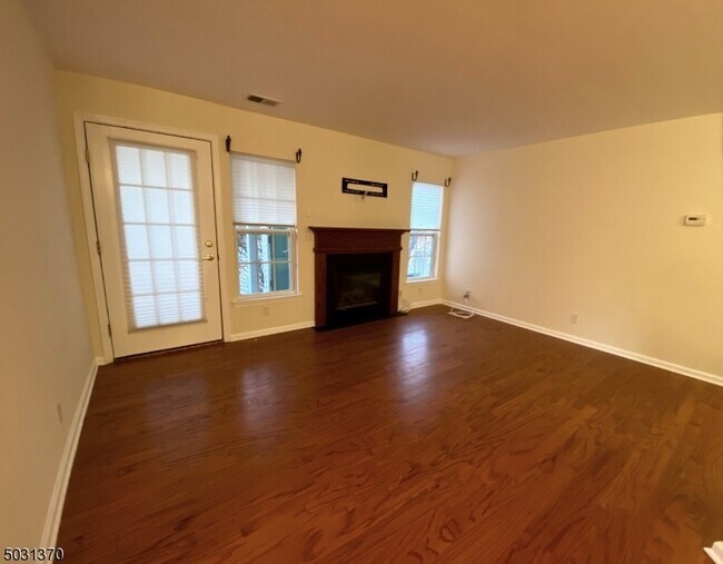 Building Photo - 149 Old Farm Dr