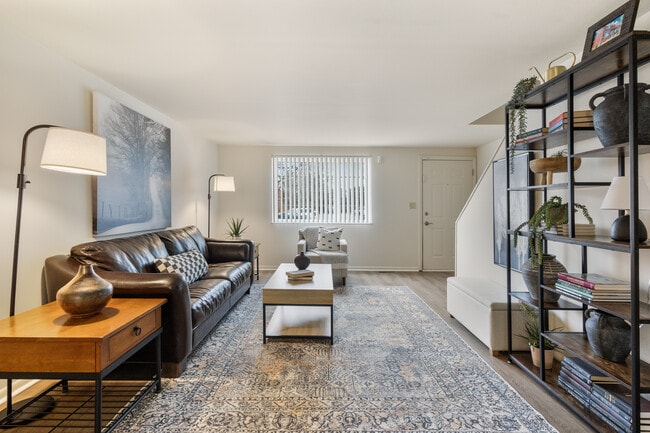 Building Photo - Shadeland Terrace Townhomes w/Full Basements