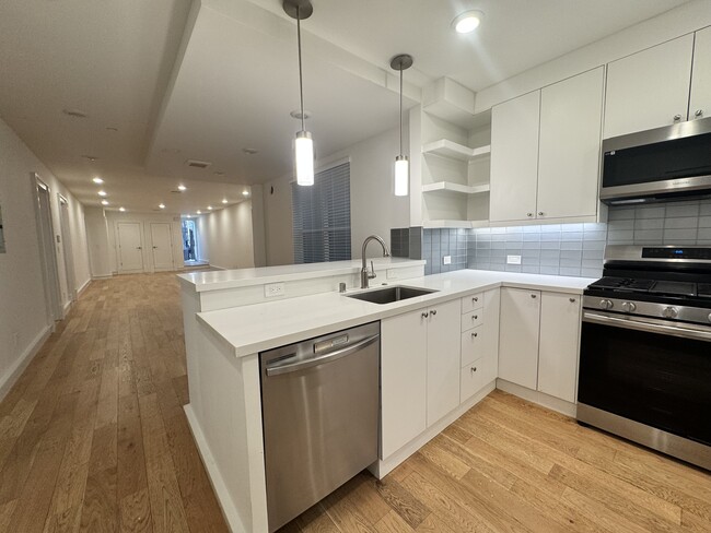 Building Photo - One Month Free!! Spacious and Renovated 6 ...