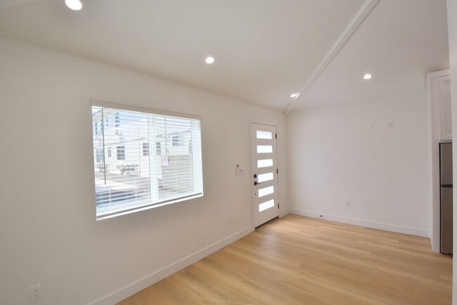 Foto del edificio - 10839 Moorpark St