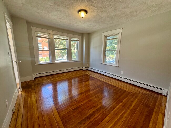 Building Photo - 109 Ruggles St