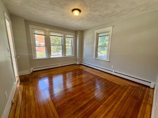 Building Photo - 109 Ruggles St