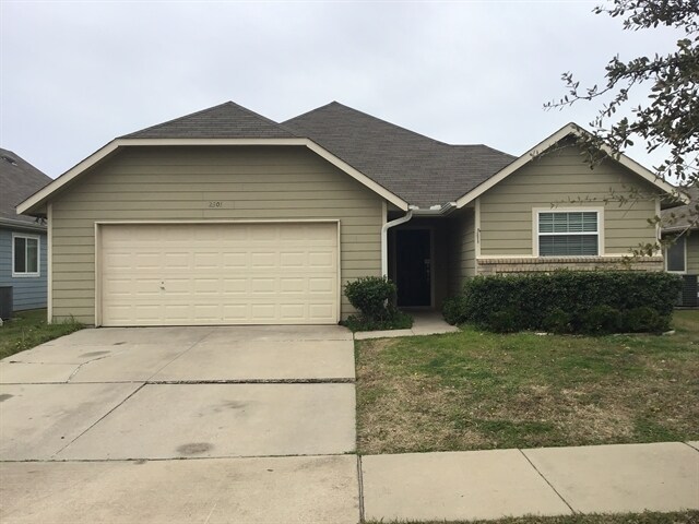 Foto principal - 2301 Arrowhead Drive