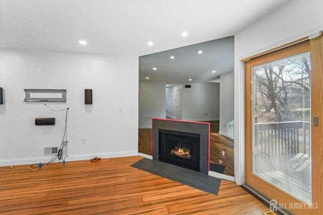 Building Photo - 13 Jill Ct