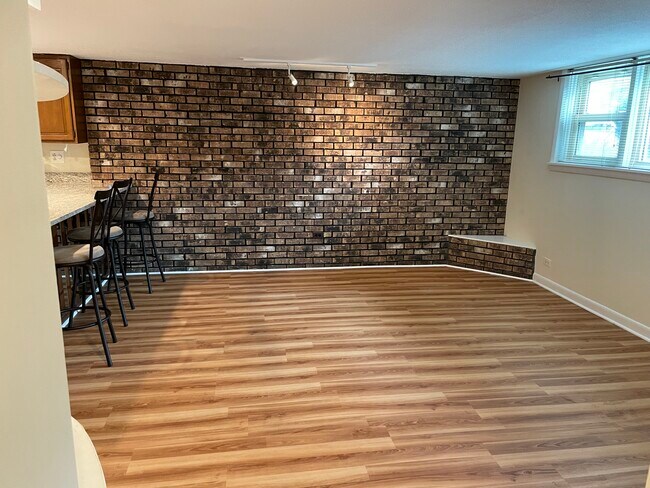 Foto del edificio - 5000 W Montrose Ave