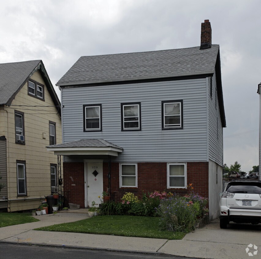 Building Photo - 236 Clove Rd