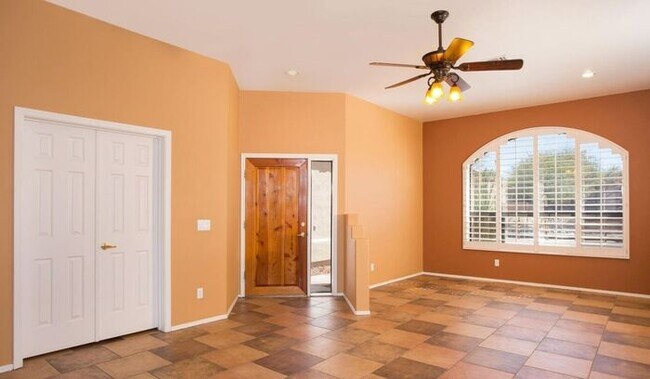 Foto del edificio - 10865 E Walking Stick Dr