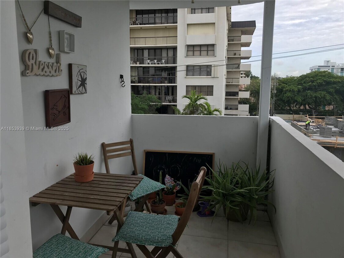 Foto principal - 1075 93rd St